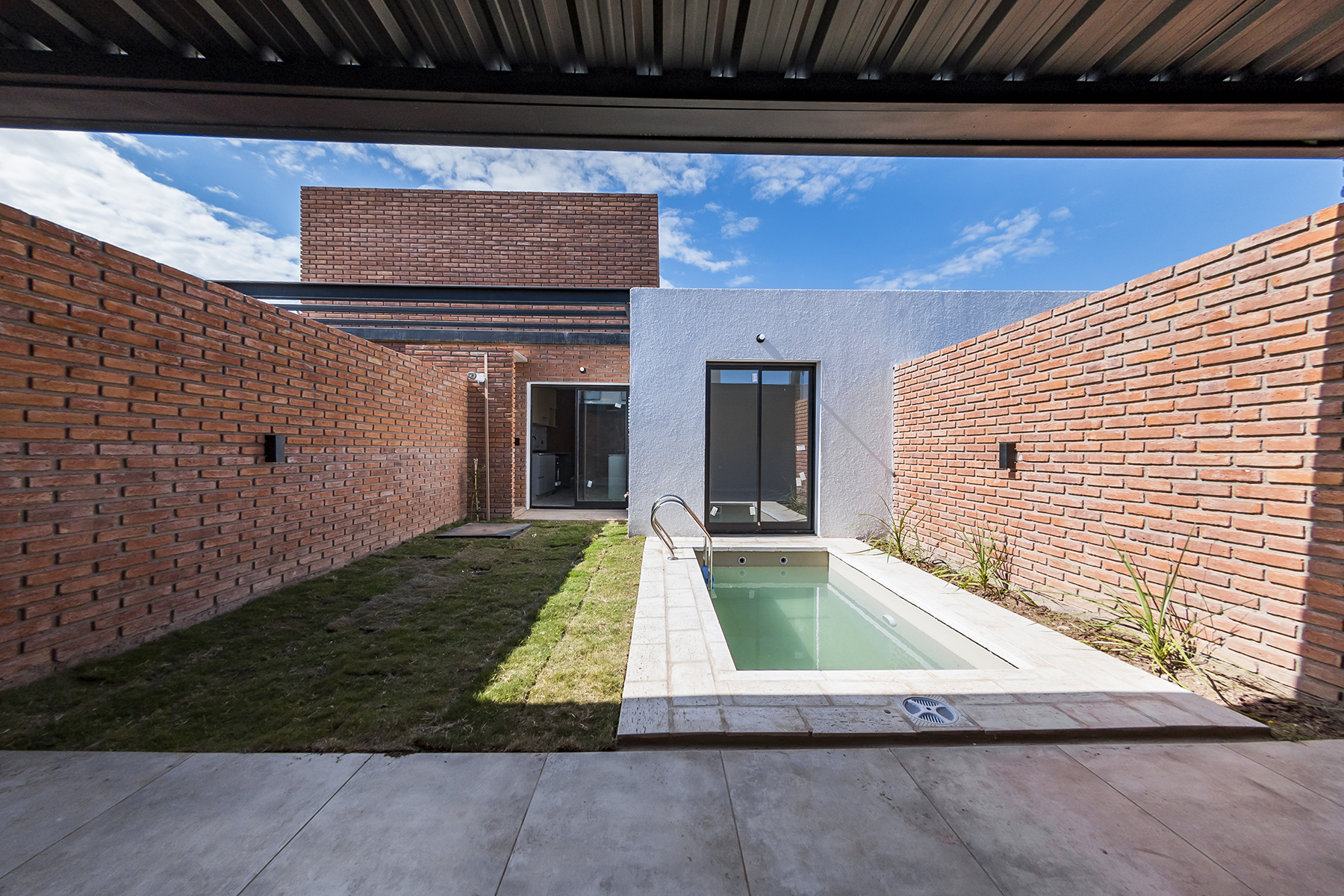 Patio Casa Bogi1 Patio trasero con pileta