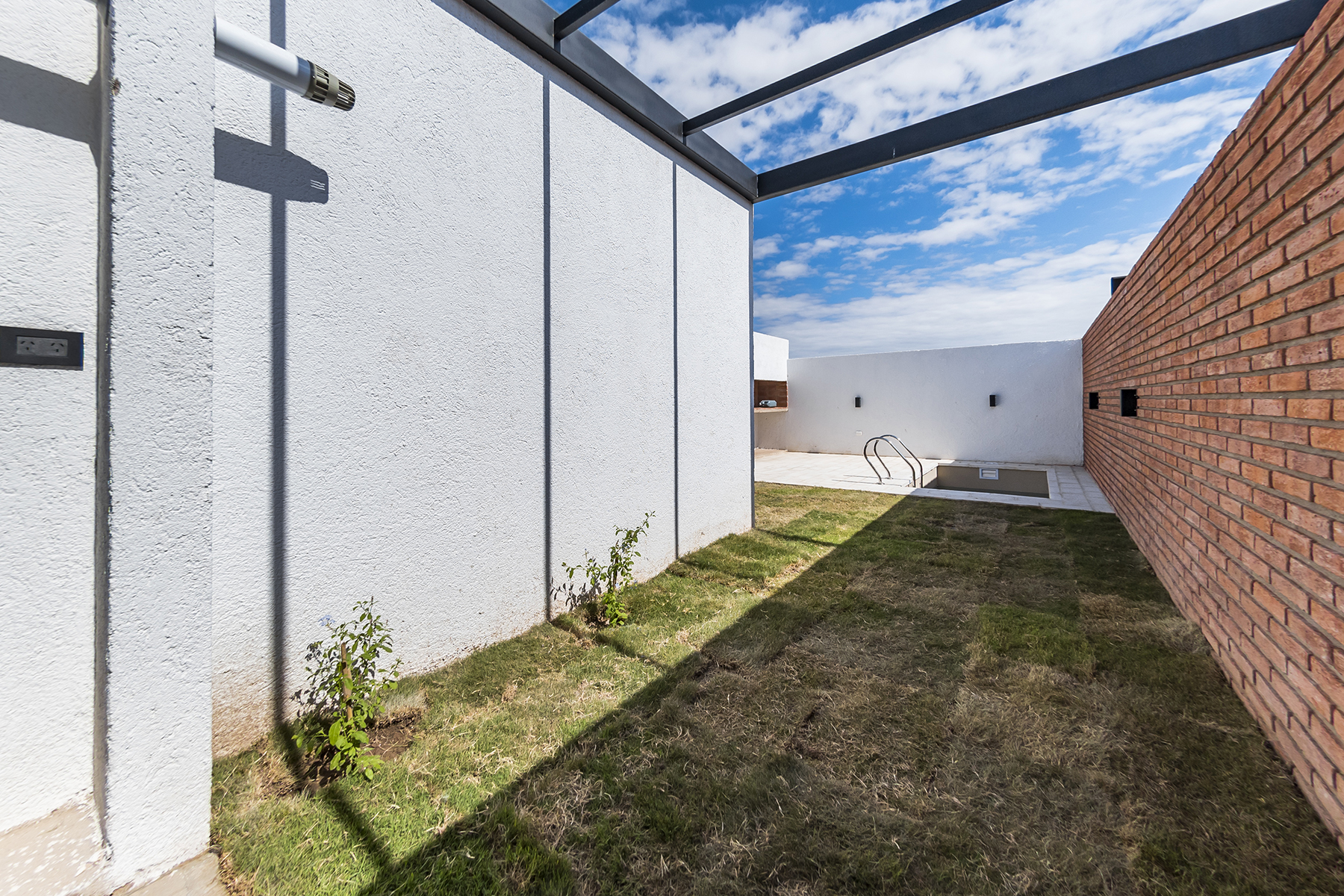 Fachada Patio Bogi 2 Salida al patio trasero