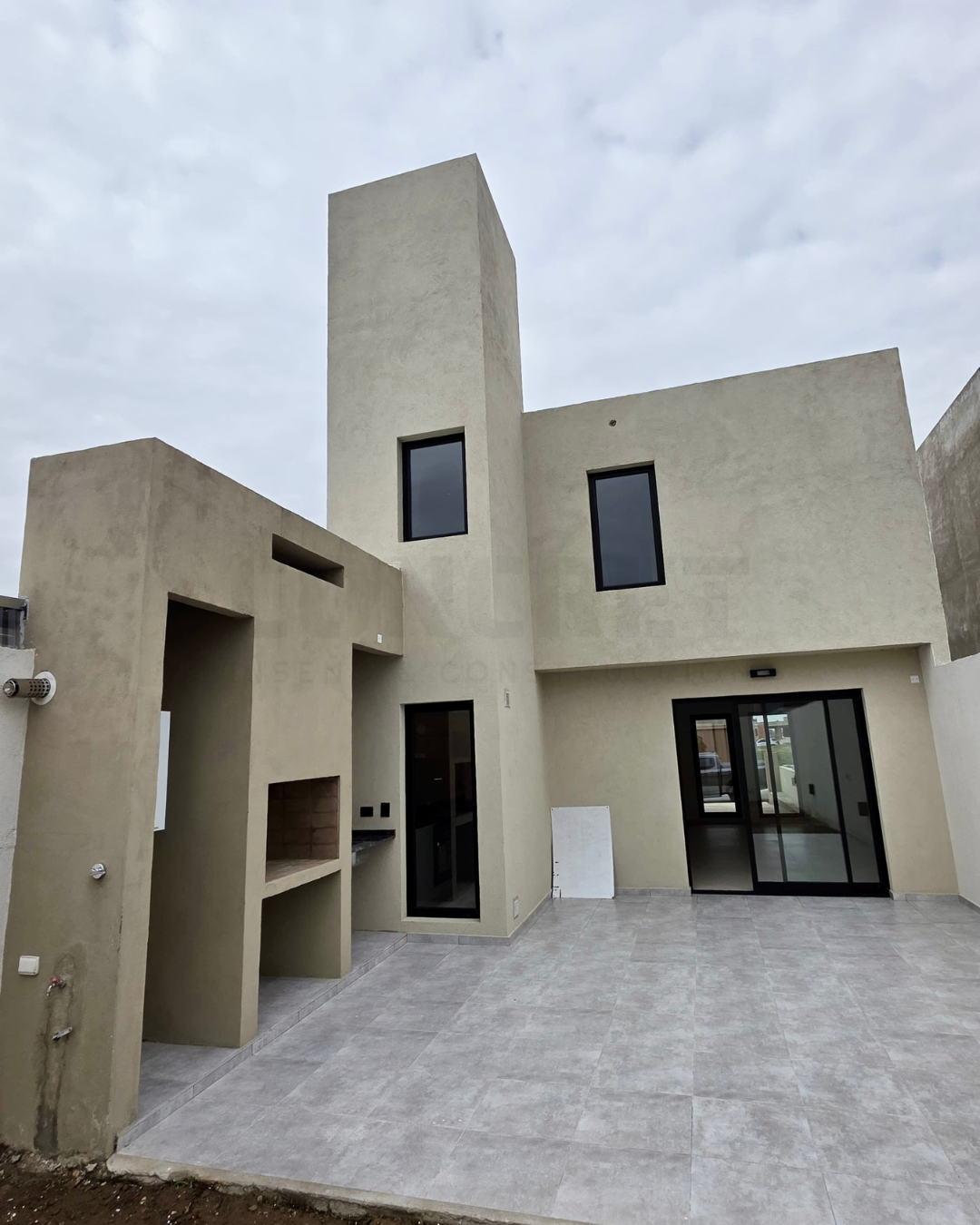 9. AM2 15 Patio con asador y mesada en vivienda AM2.